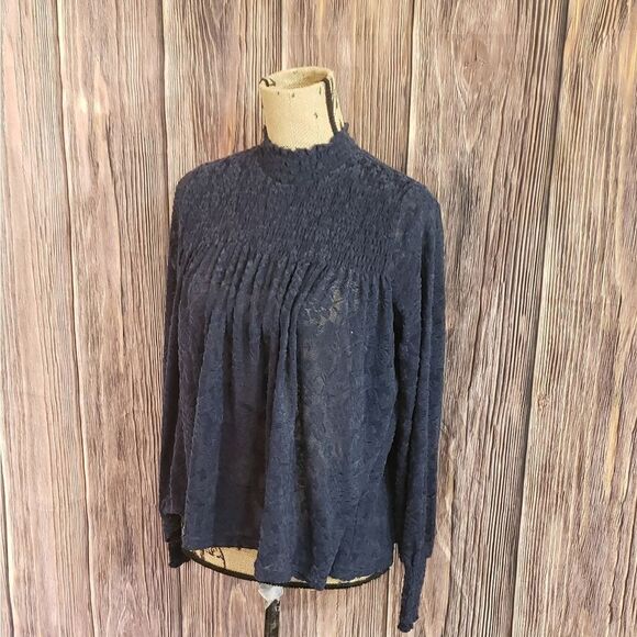 3 for $25 Deletta Top - Picture 1 of 11